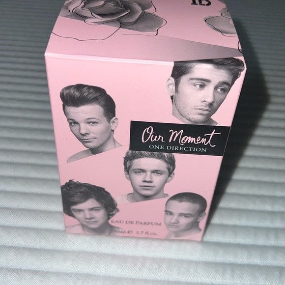 BOX ONLY One Direction 1D Our Moment Eau De Parfum 1.7fl oz BOX ONLY note inside - Picture 1 of 6